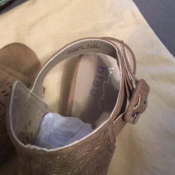 Shoes - Picture 4 of 4